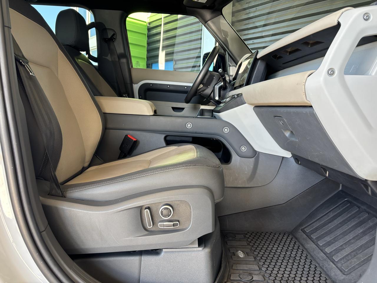 Land Rover Defender 130 X-Dynamic SE AWD 2023