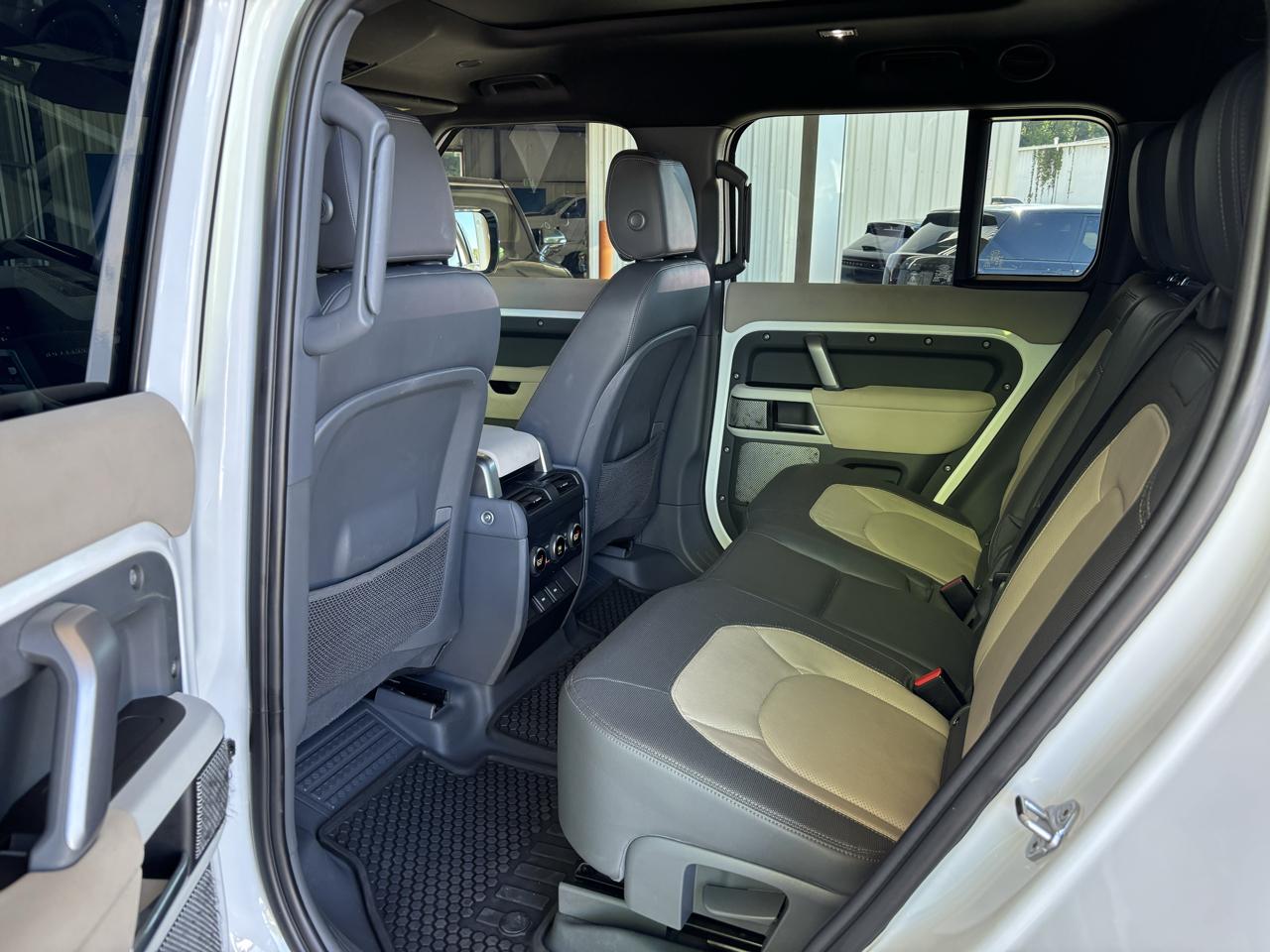 Land Rover Defender 130 X-Dynamic SE AWD 2023
