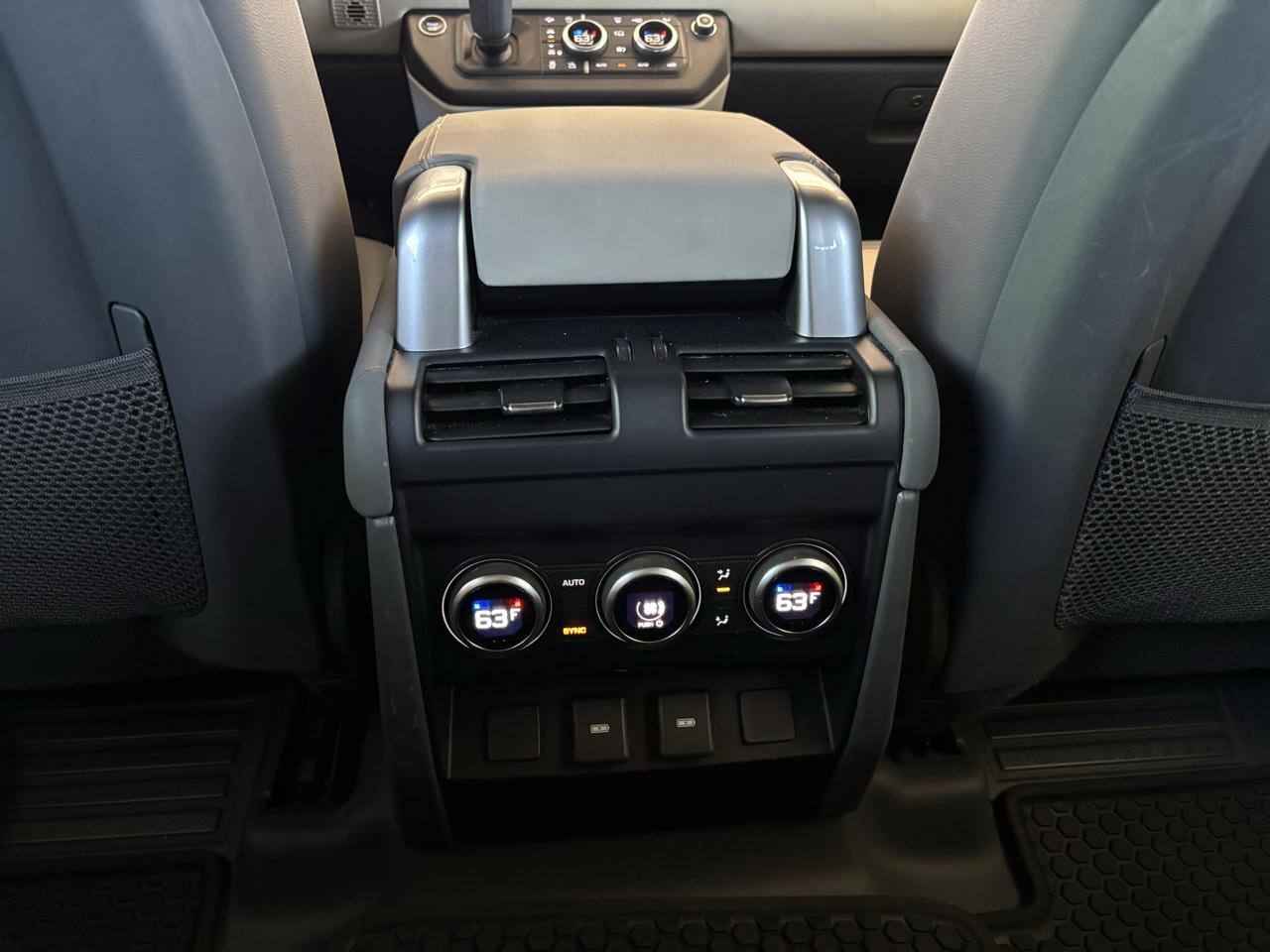 Land Rover Defender 130 X-Dynamic SE AWD 2023
