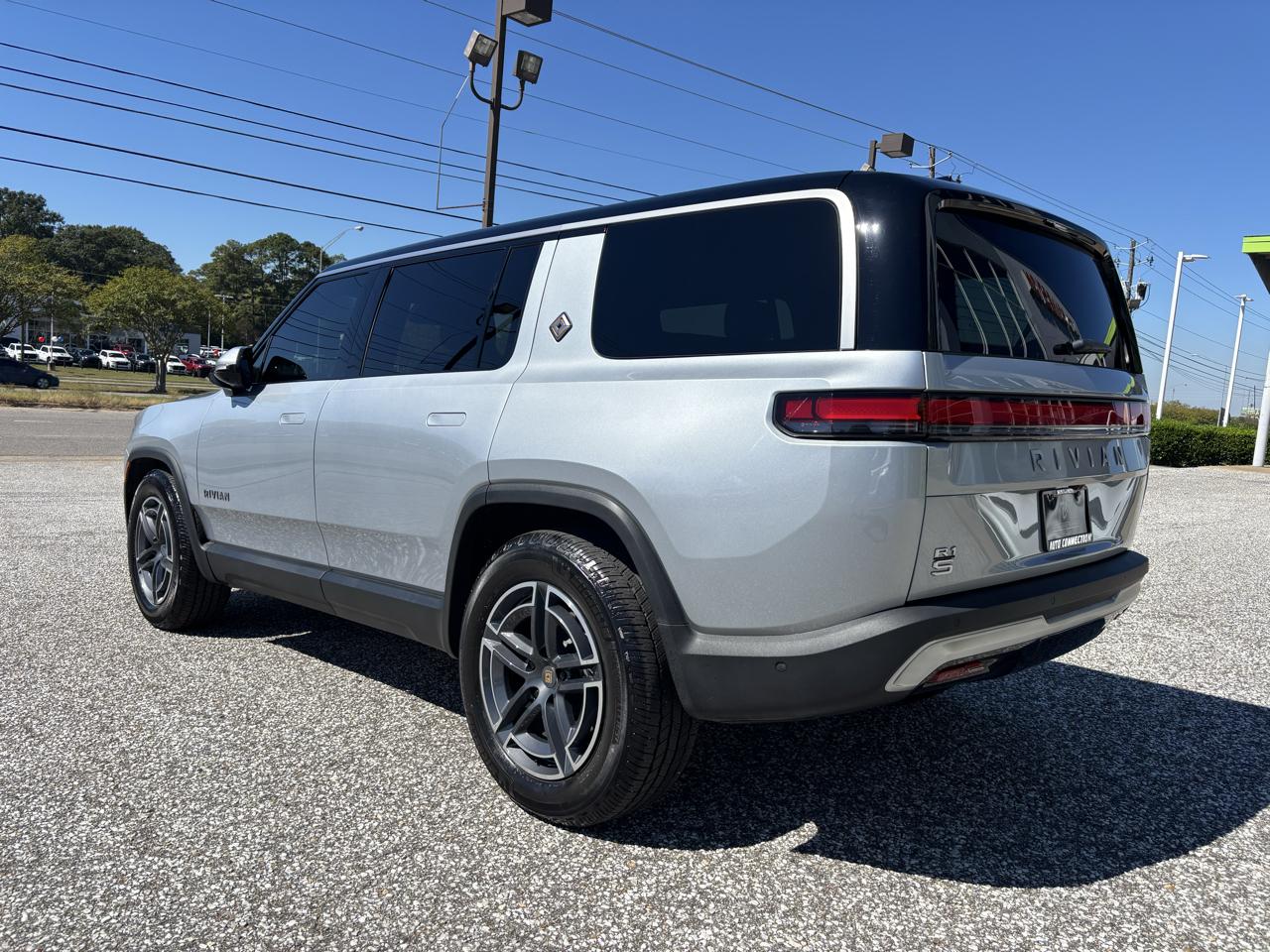 Rivian R1S Adventure Dual-Motor Standard Pack 2025