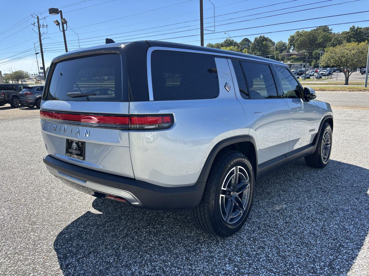Rivian R1S Adventure Dual-Motor Standard Pack 2025