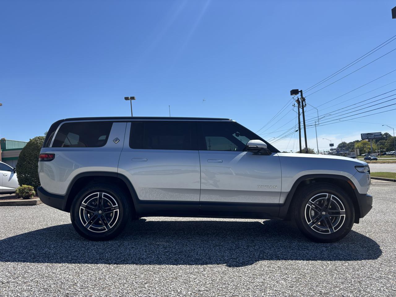 Rivian R1S Adventure Dual-Motor Standard Pack 2025