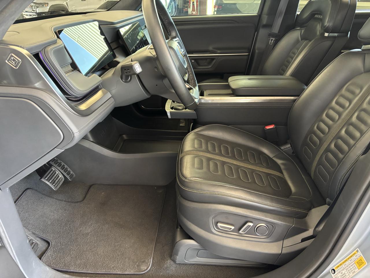 Rivian R1S Adventure Dual-Motor Standard Pack 2025