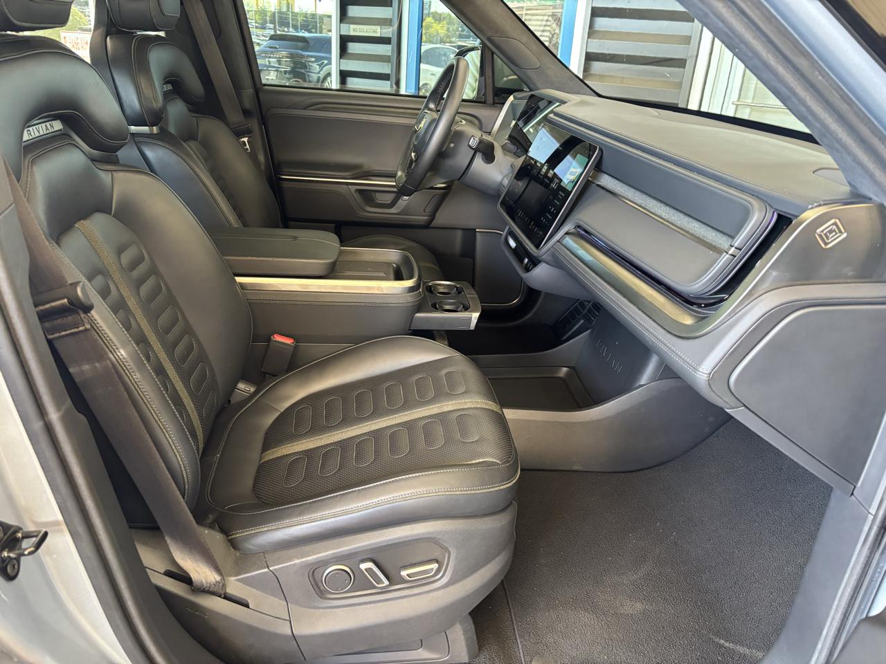 Rivian R1S Adventure Dual-Motor Standard Pack 2025