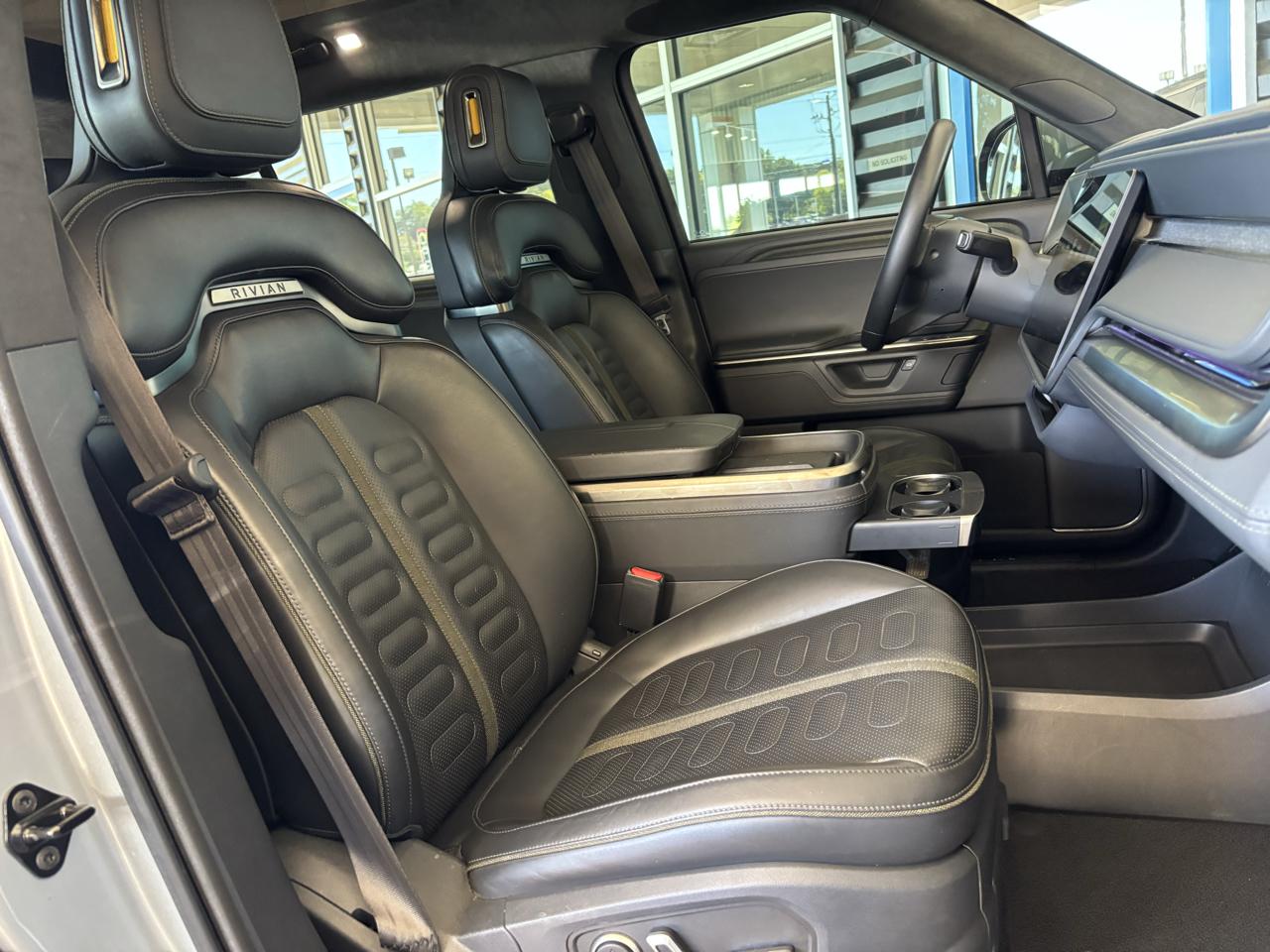 Rivian R1S Adventure Dual-Motor Standard Pack 2025