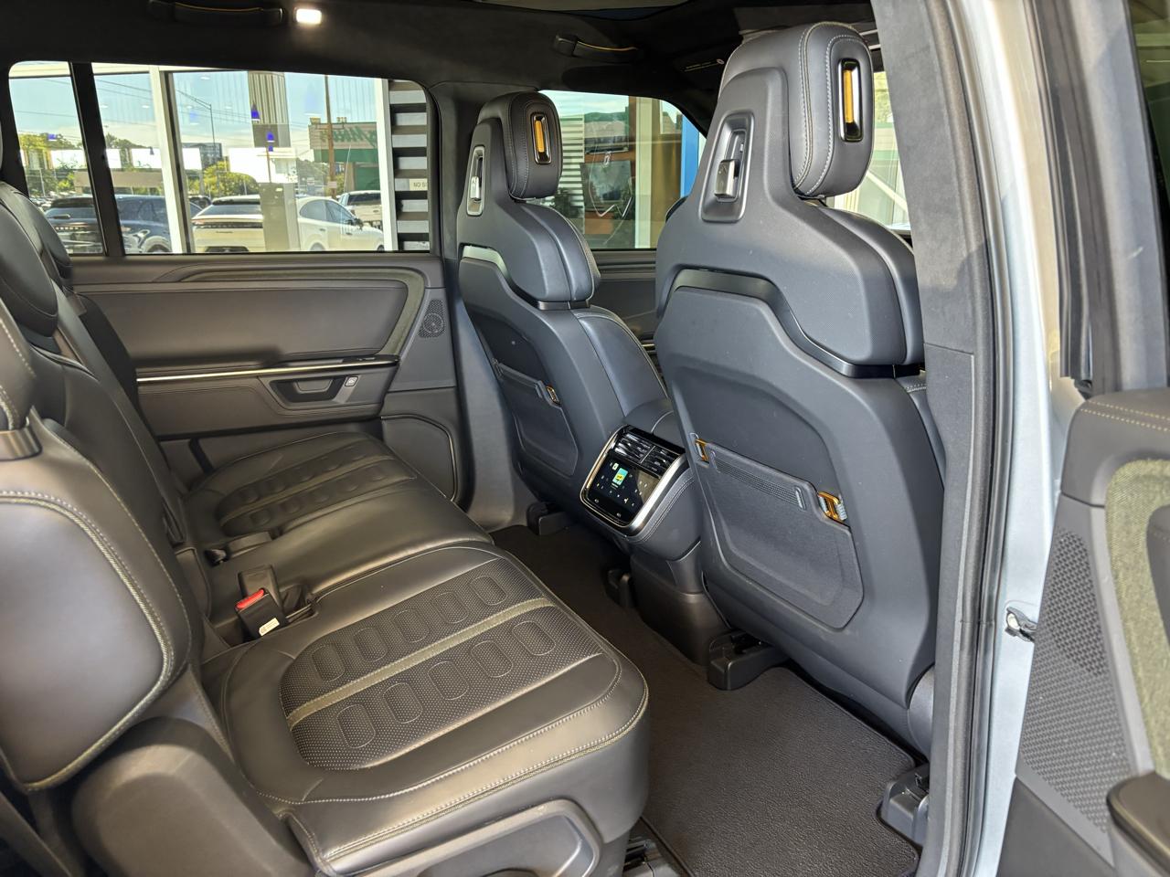 Rivian R1S Adventure Dual-Motor Standard Pack 2025