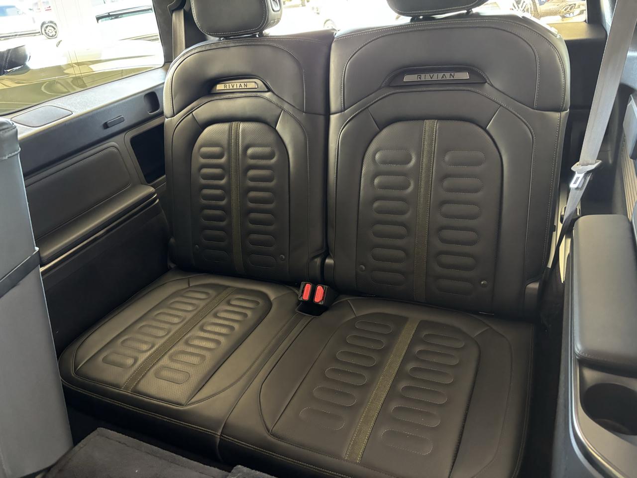 Rivian R1S Adventure Dual-Motor Standard Pack 2025