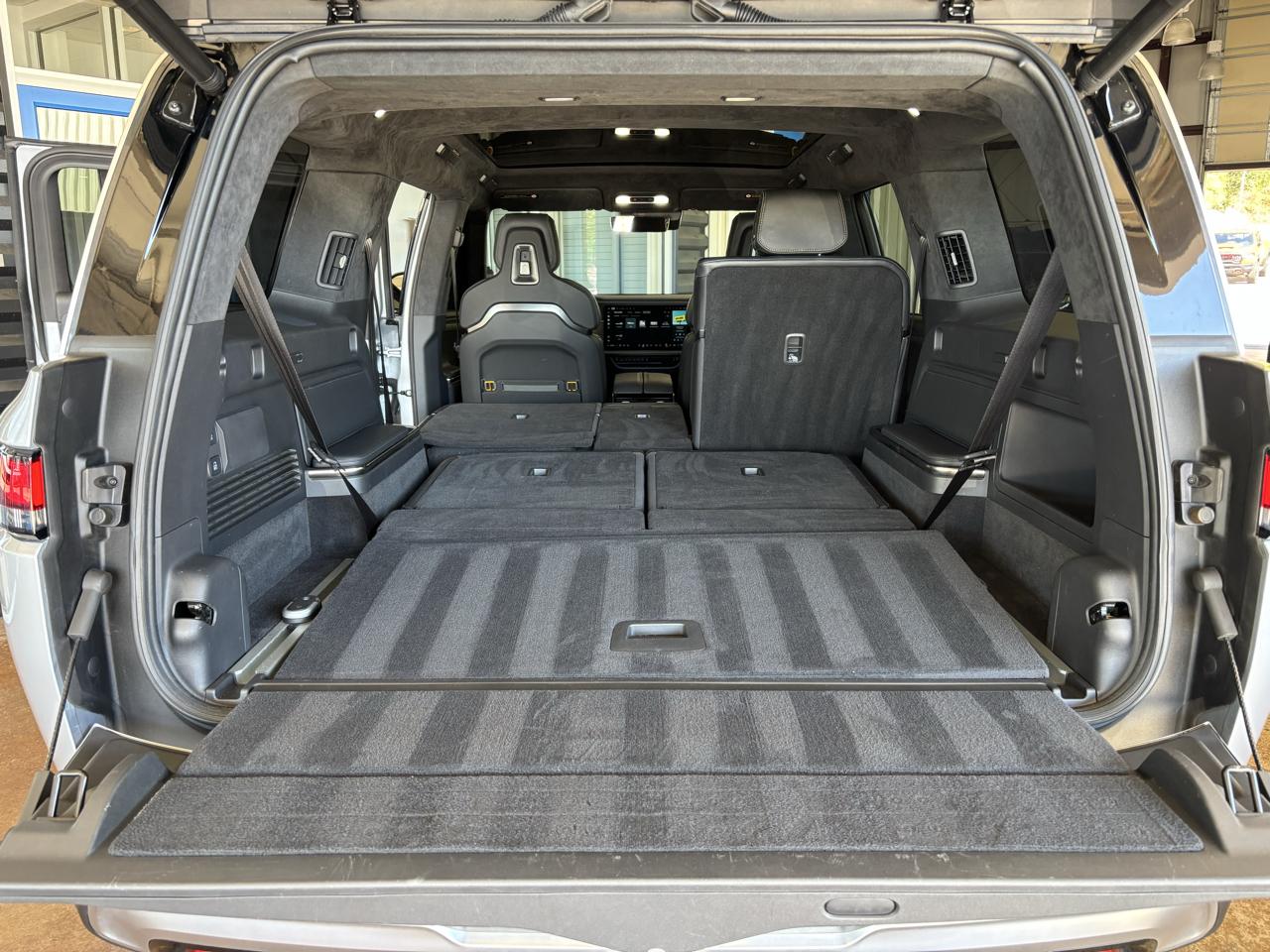 Rivian R1S Adventure Dual-Motor Standard Pack 2025