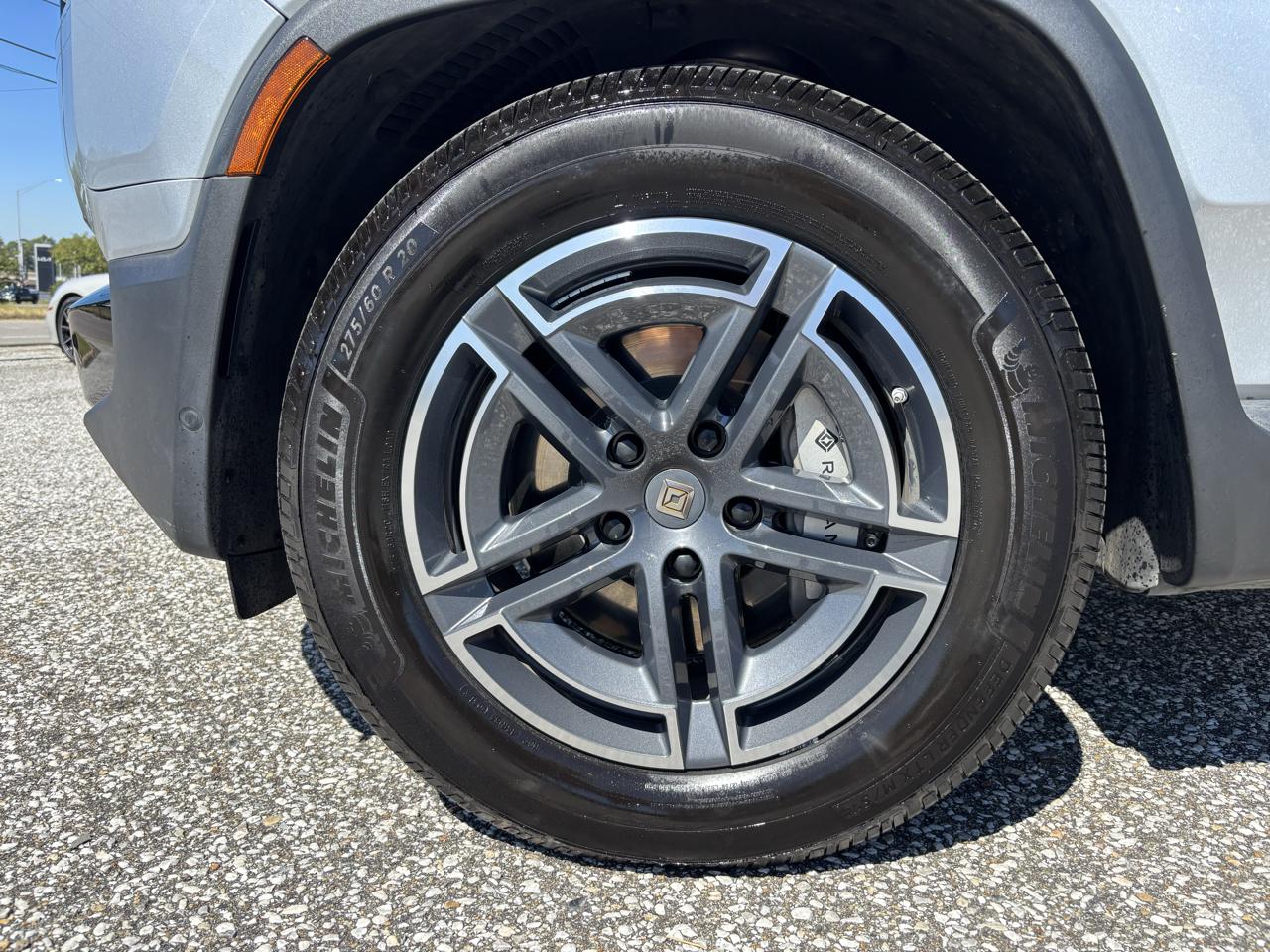 Rivian R1S Adventure Dual-Motor Standard Pack 2025