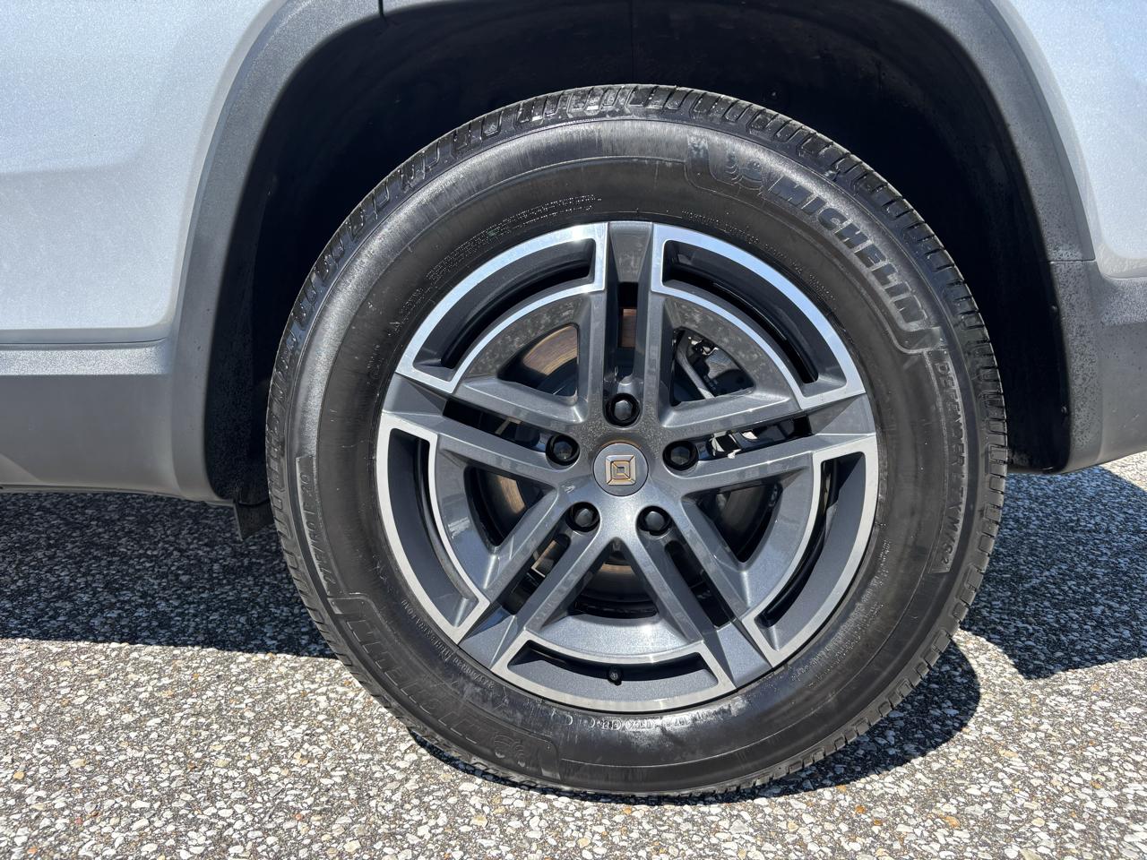 Rivian R1S Adventure Dual-Motor Standard Pack 2025