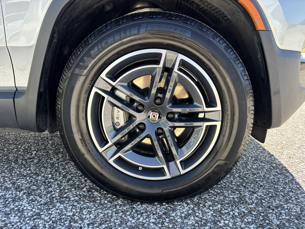 Rivian R1S Adventure Dual-Motor Standard Pack 2025