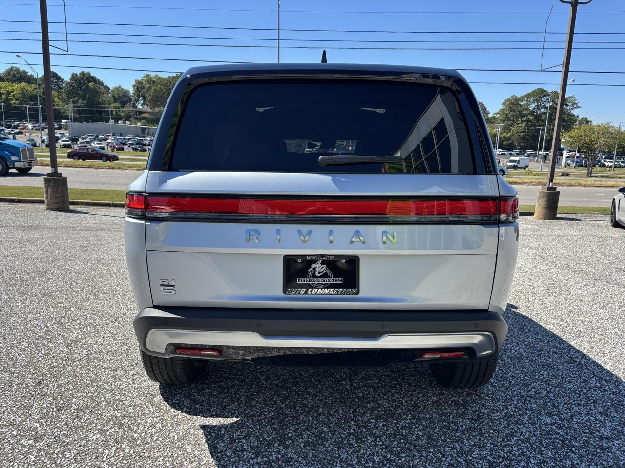 Rivian R1S Adventure Dual-Motor Standard Pack 2025
