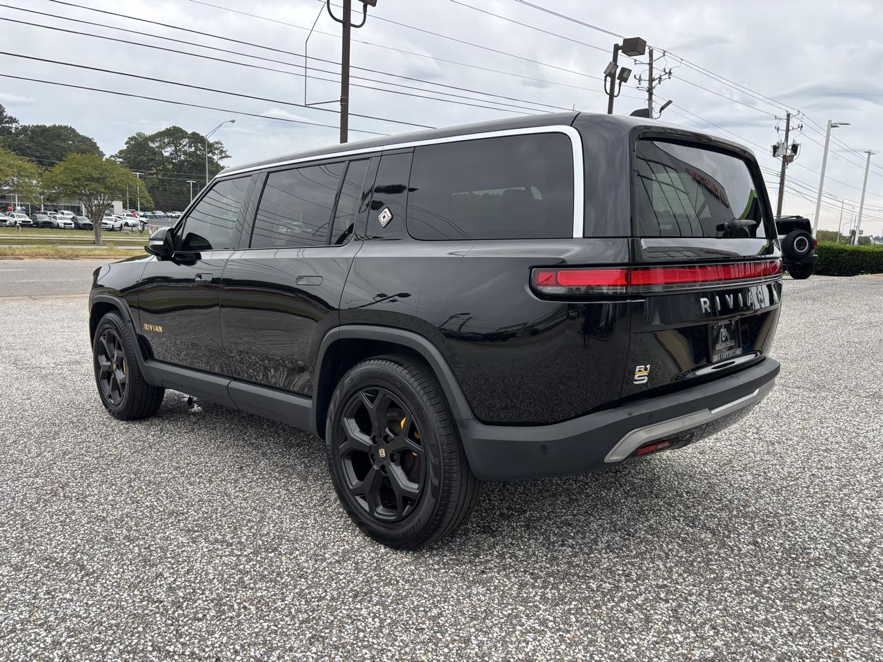 Rivian R1S Adventure Quad-Motor Large Pack 2024