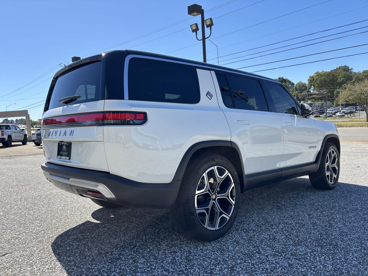 Rivian R1S Adventure Dual-Motor Standard Pack 2025