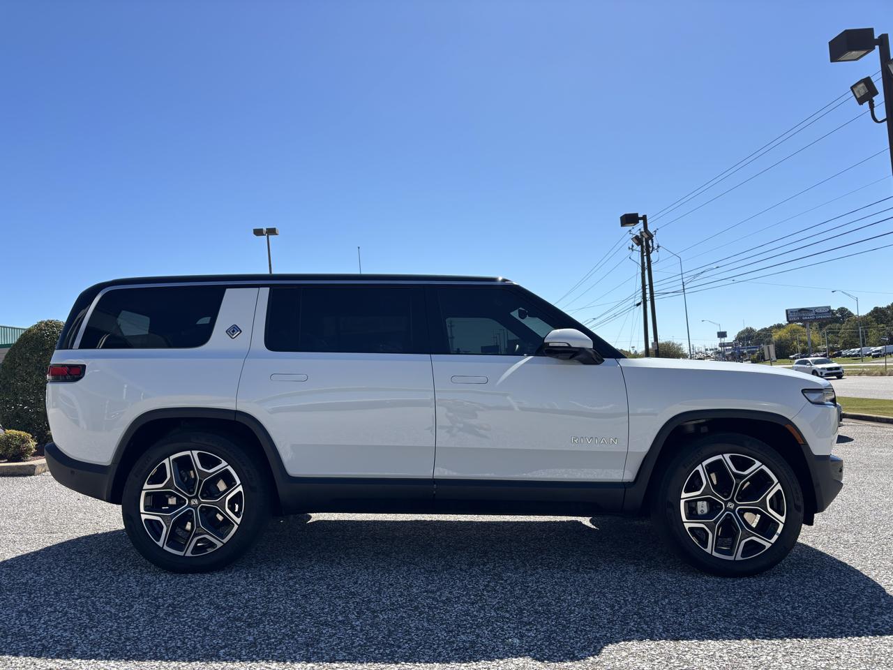 Rivian R1S Adventure Dual-Motor Standard Pack 2025