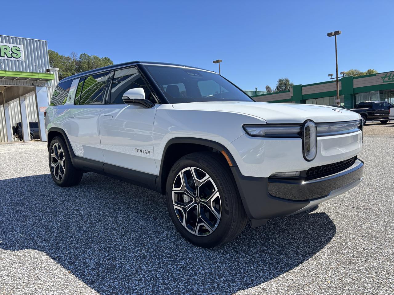 Rivian R1S Adventure Dual-Motor Standard Pack 2025