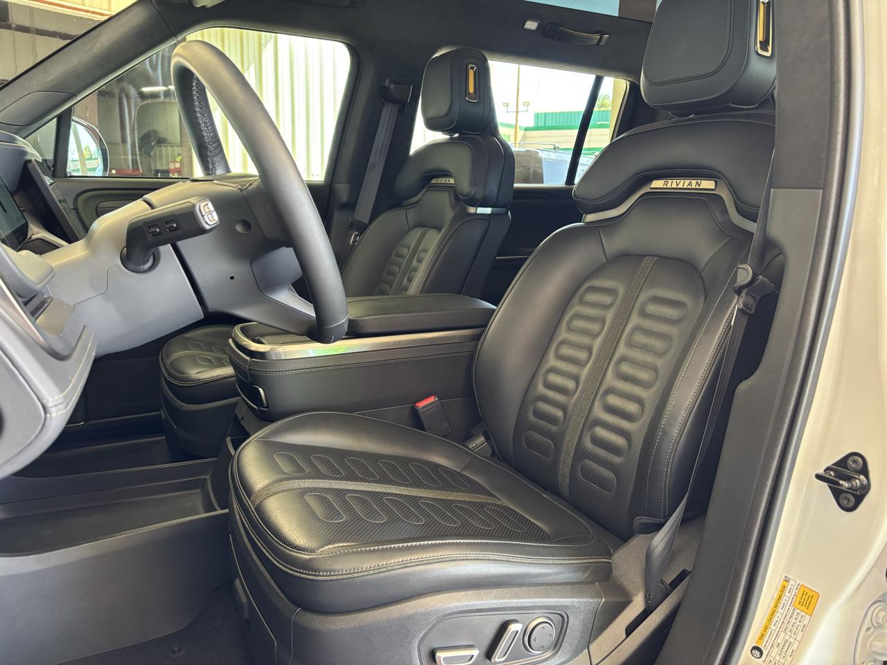 Rivian R1S Adventure Dual-Motor Standard Pack 2025