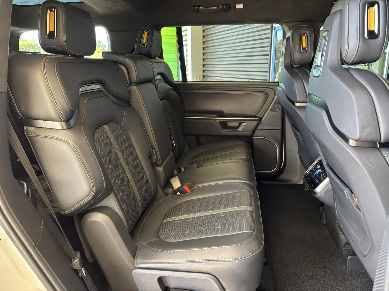 Rivian R1S Adventure Dual-Motor Standard Pack 2025