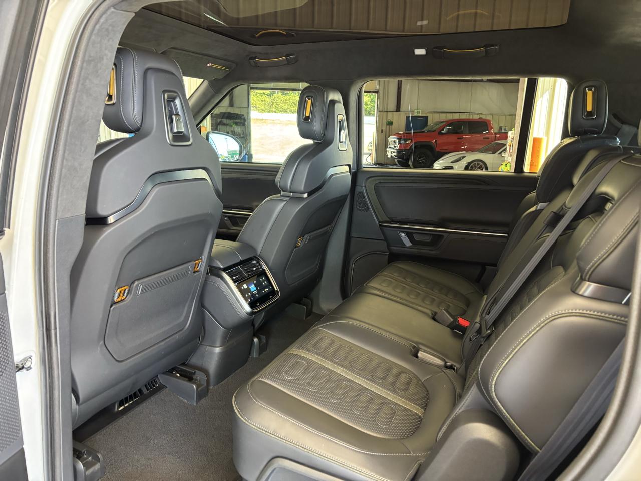 Rivian R1S Adventure Dual-Motor Standard Pack 2025