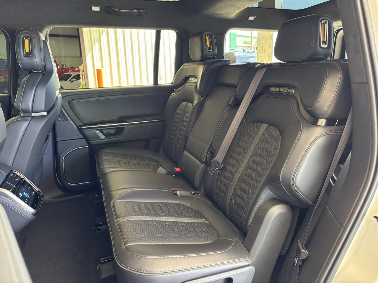 Rivian R1S Adventure Dual-Motor Standard Pack 2025
