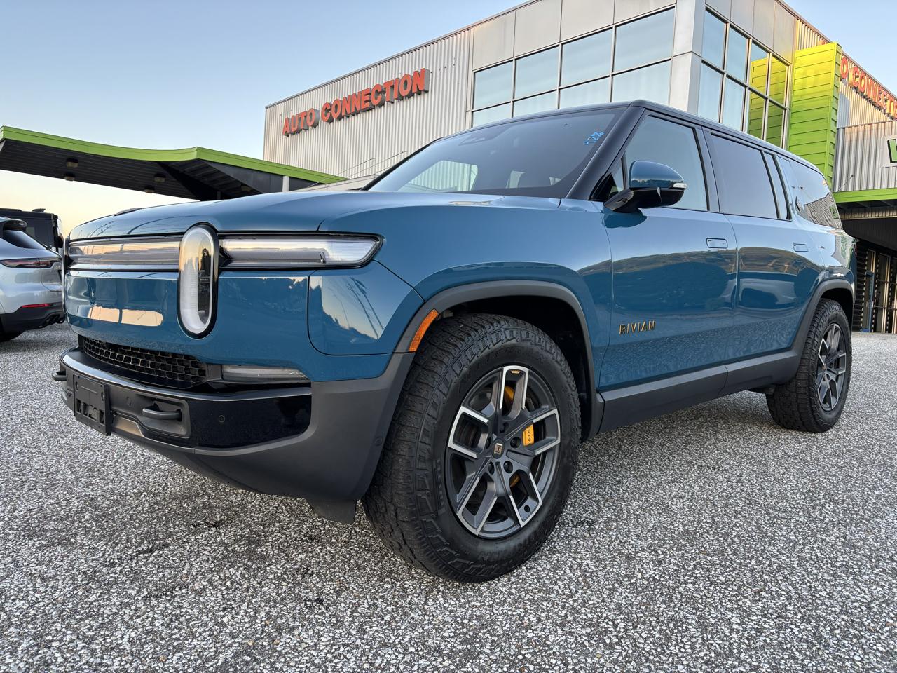 Rivian R1S Ascend Tri-Motor Max Pack 2025