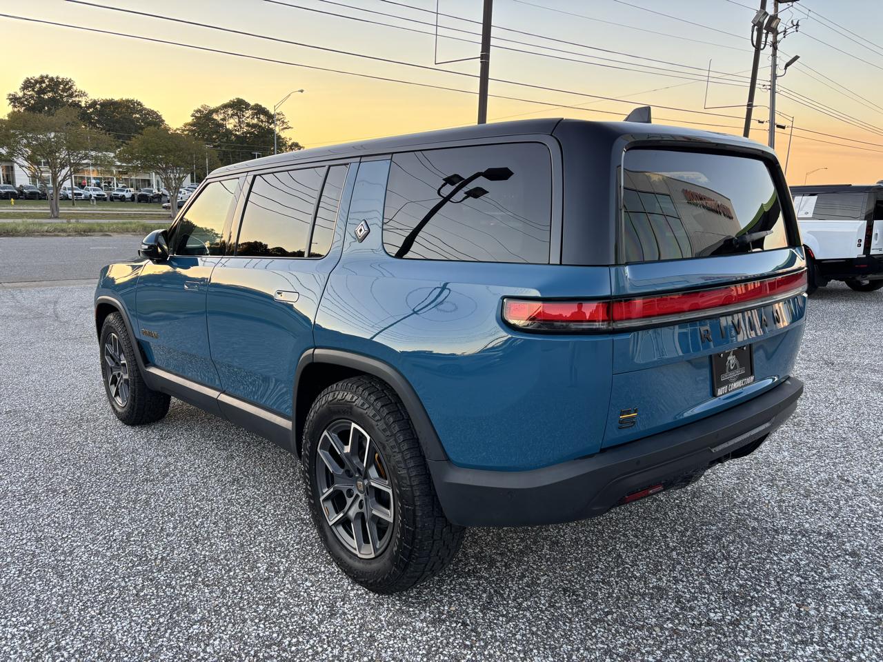 Rivian R1S Ascend Tri-Motor Max Pack 2025