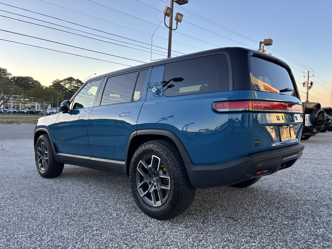 Rivian R1S Ascend Tri-Motor Max Pack 2025
