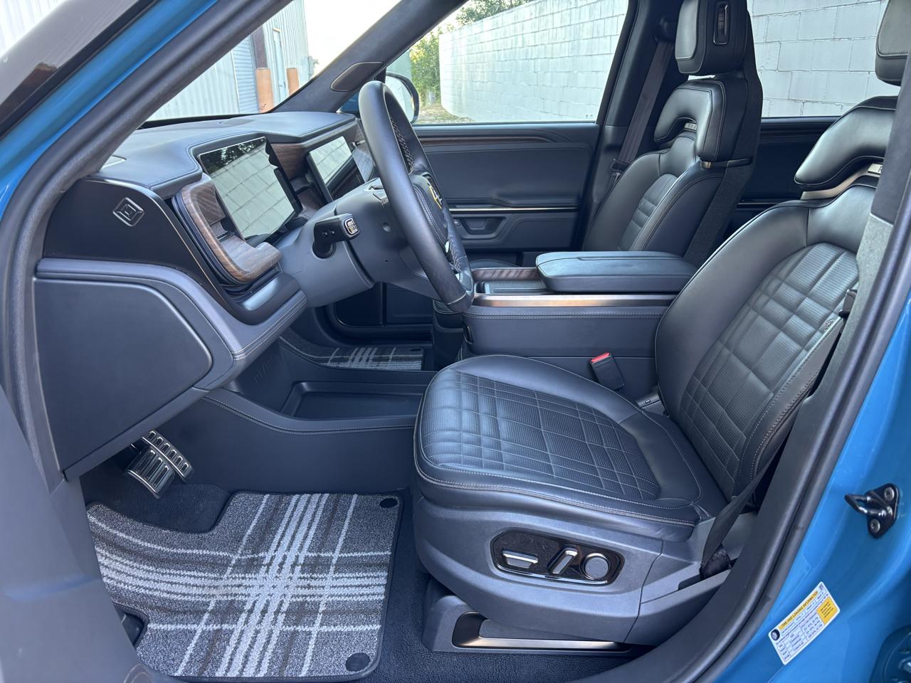 Rivian R1S Ascend Tri-Motor Max Pack 2025