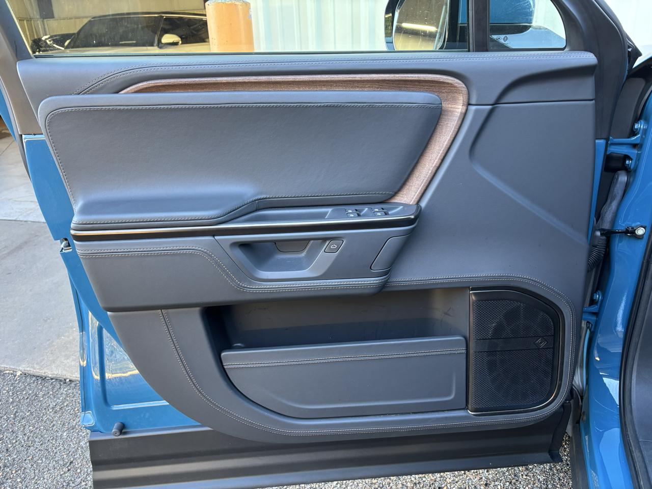 Rivian R1S Ascend Tri-Motor Max Pack 2025
