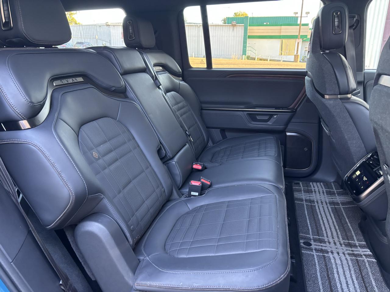 Rivian R1S Ascend Tri-Motor Max Pack 2025