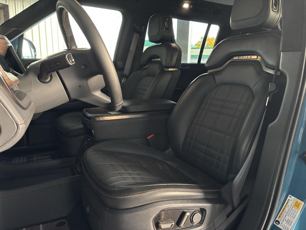 Rivian R1S Ascend Tri-Motor Max Pack 2025