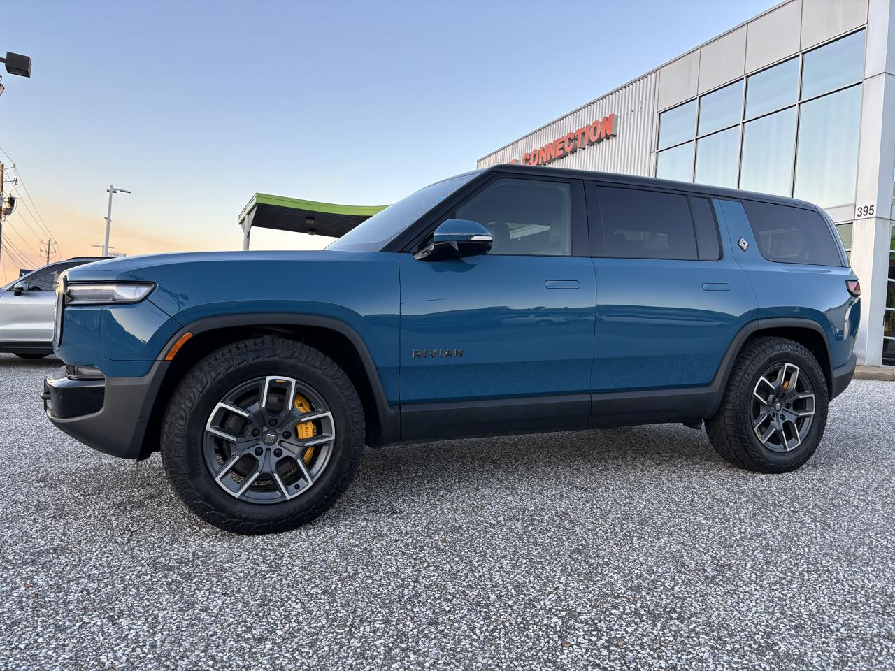 Rivian R1S Ascend Tri-Motor Max Pack 2025
