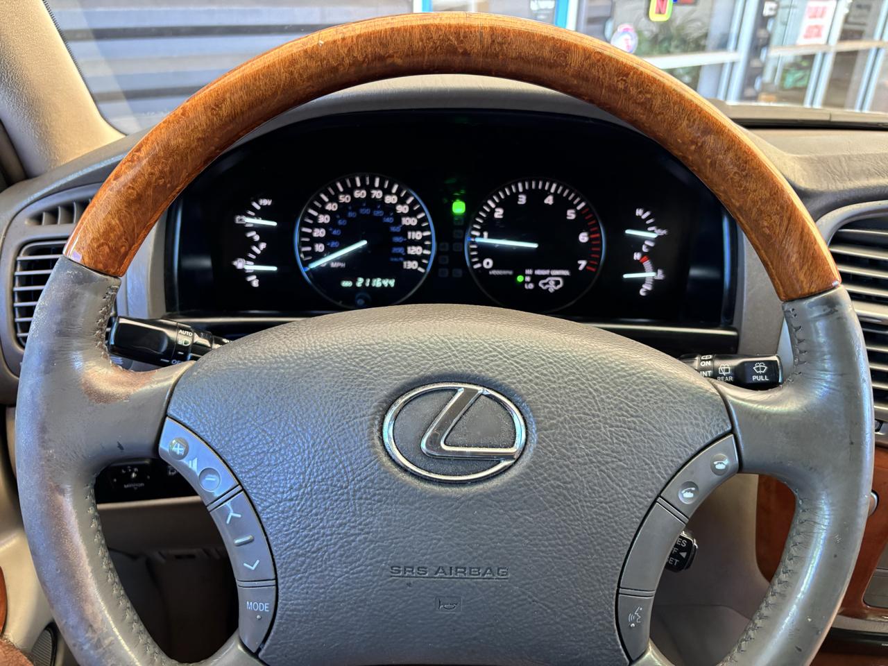 Lexus LX 470 4dr SUV 2004