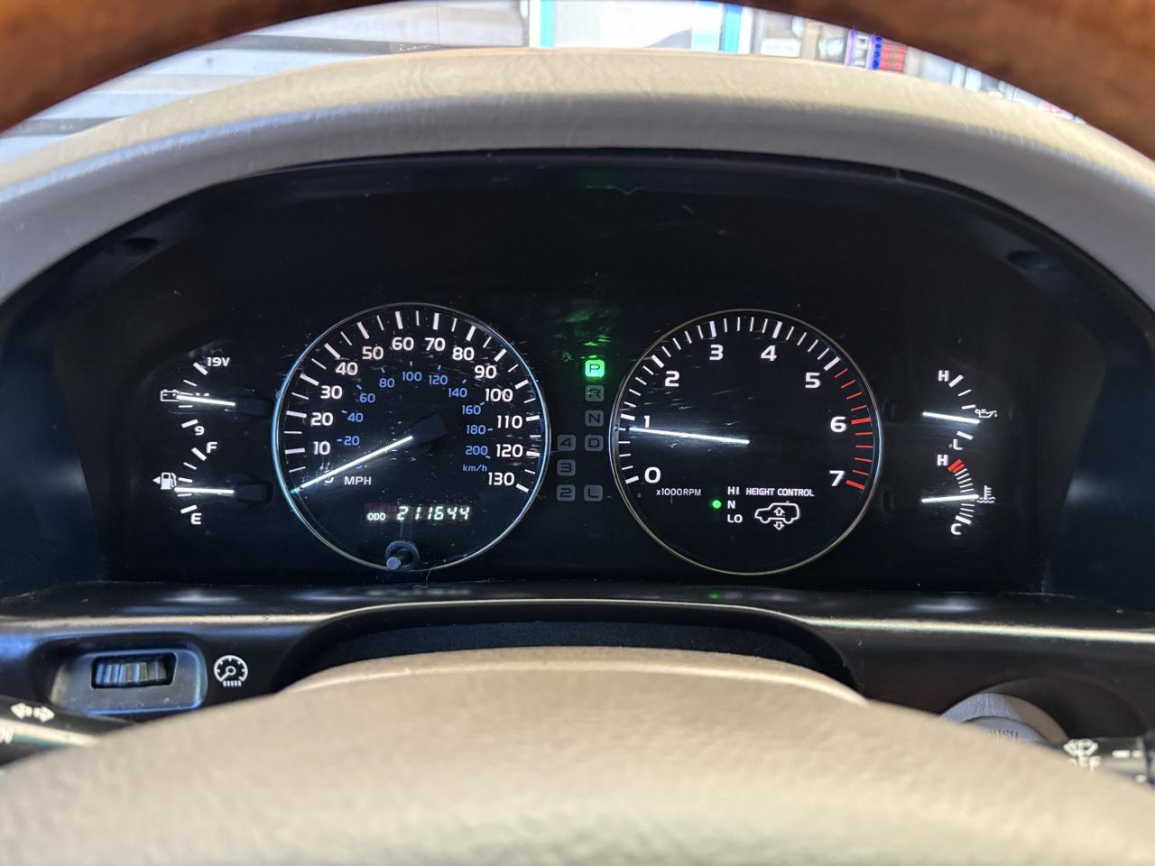 Lexus LX 470 4dr SUV 2004