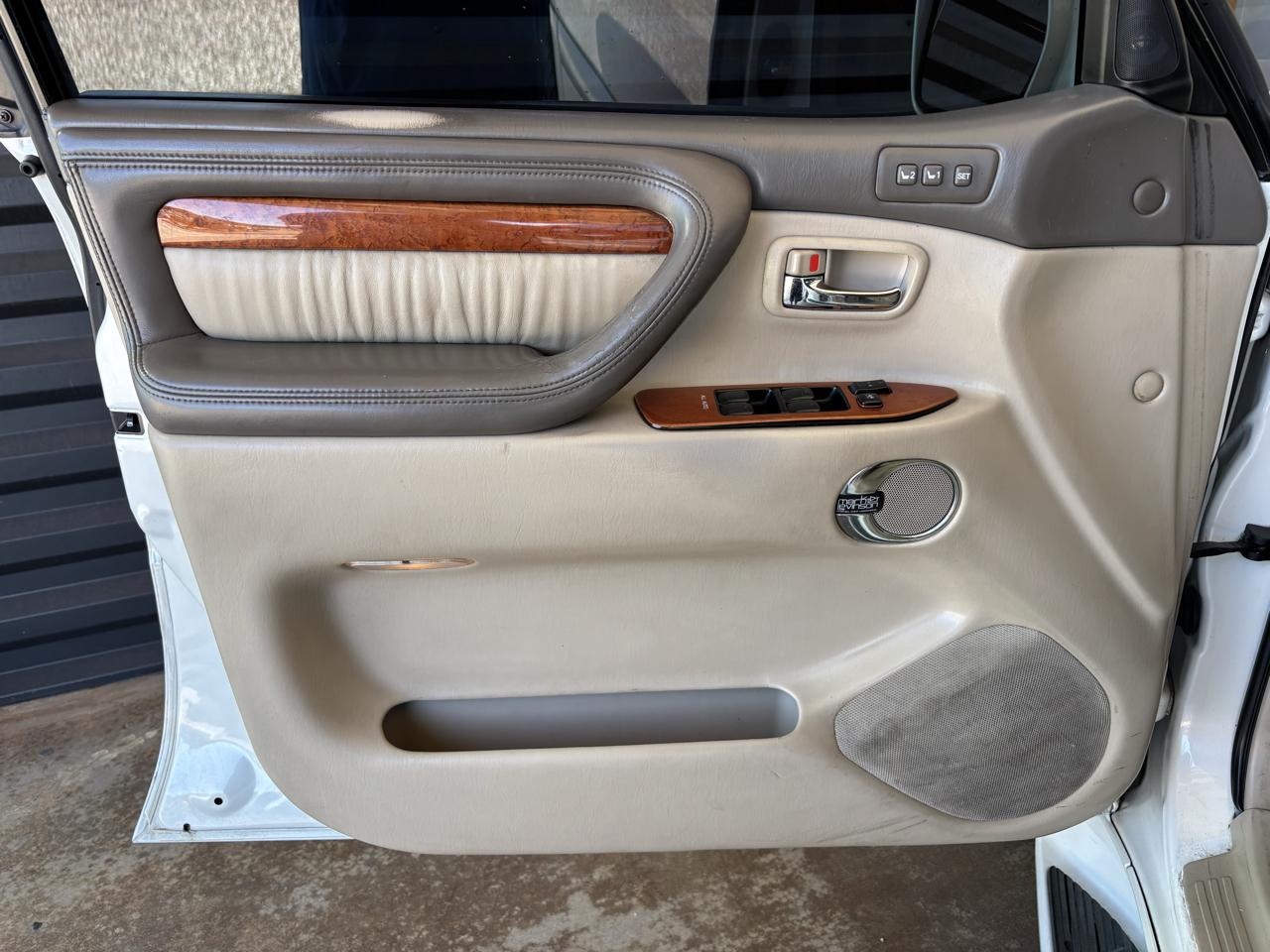 Lexus LX 470 4dr SUV 2004