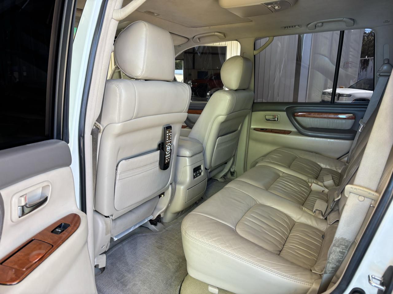 Lexus LX 470 4dr SUV 2004