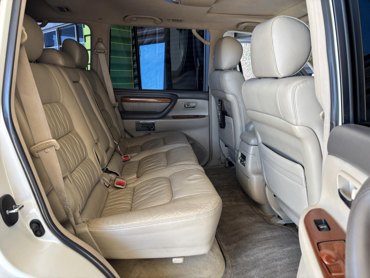 Lexus LX 470 4dr SUV 2004