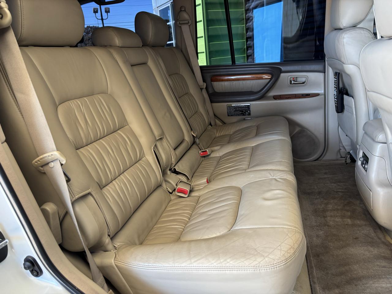 Lexus LX 470 4dr SUV 2004