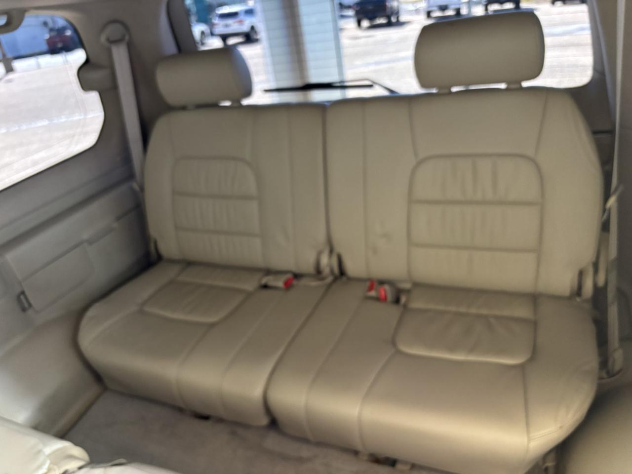 Lexus LX 470 4dr SUV 2004