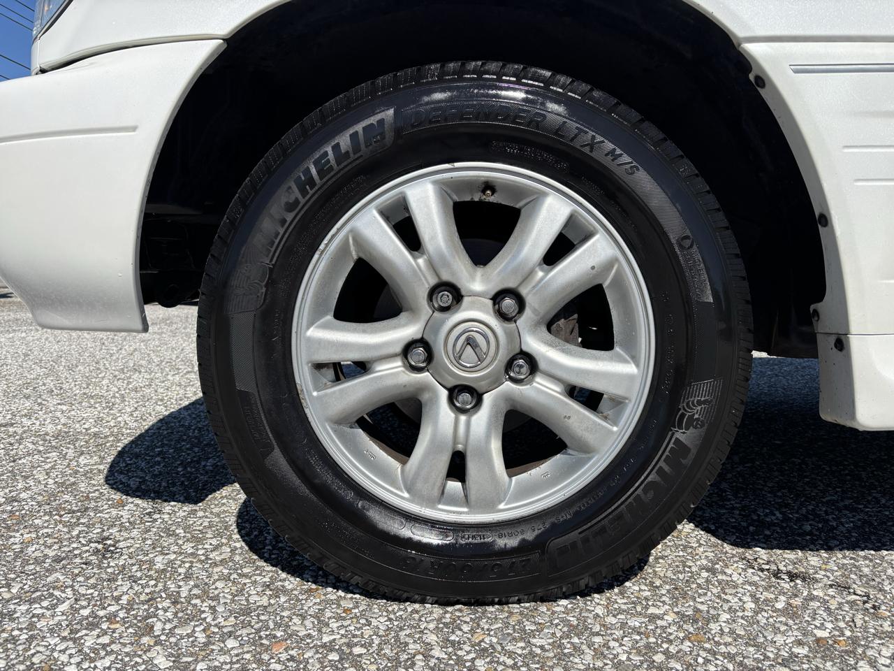 Lexus LX 470 4dr SUV 2004