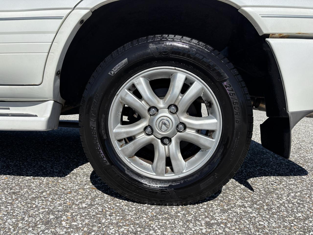 Lexus LX 470 4dr SUV 2004