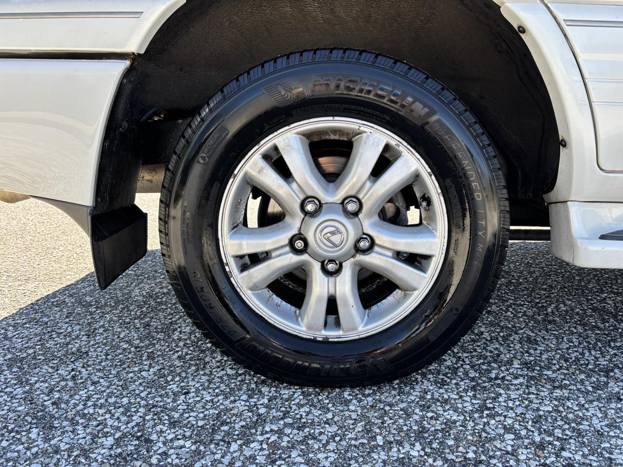 Lexus LX 470 4dr SUV 2004
