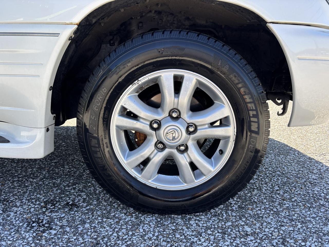 Lexus LX 470 4dr SUV 2004
