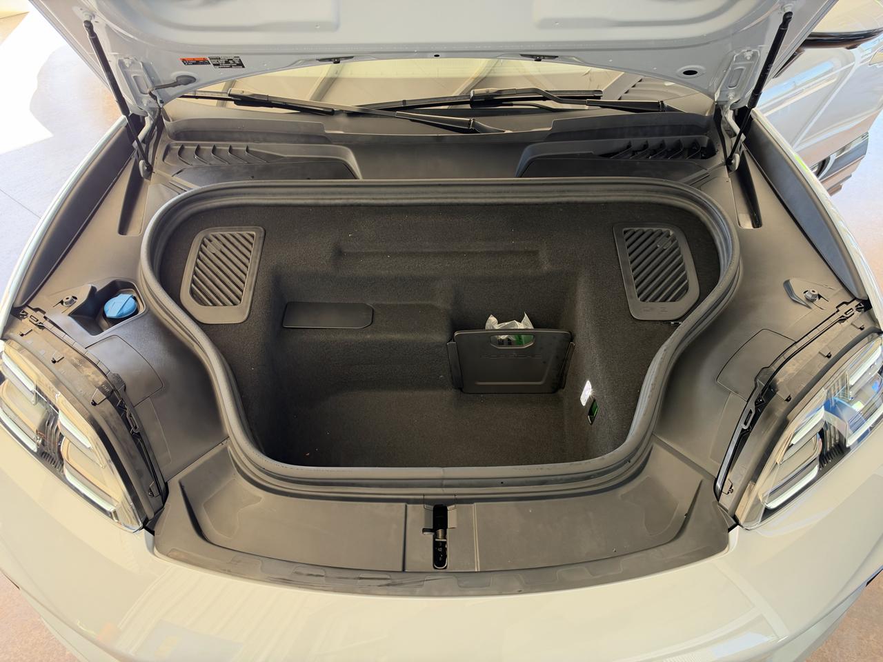 Porsche Macan Electric Turbo AWD 2024
