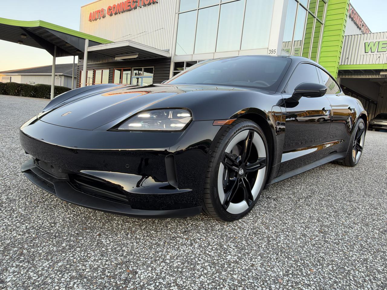 Porsche Taycan 4 AWD 2025