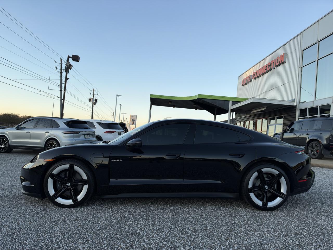 Porsche Taycan 4 AWD 2025