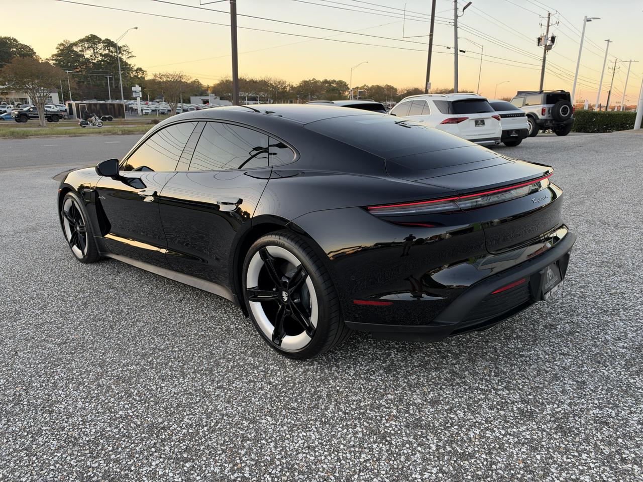 Porsche Taycan 4 AWD 2025