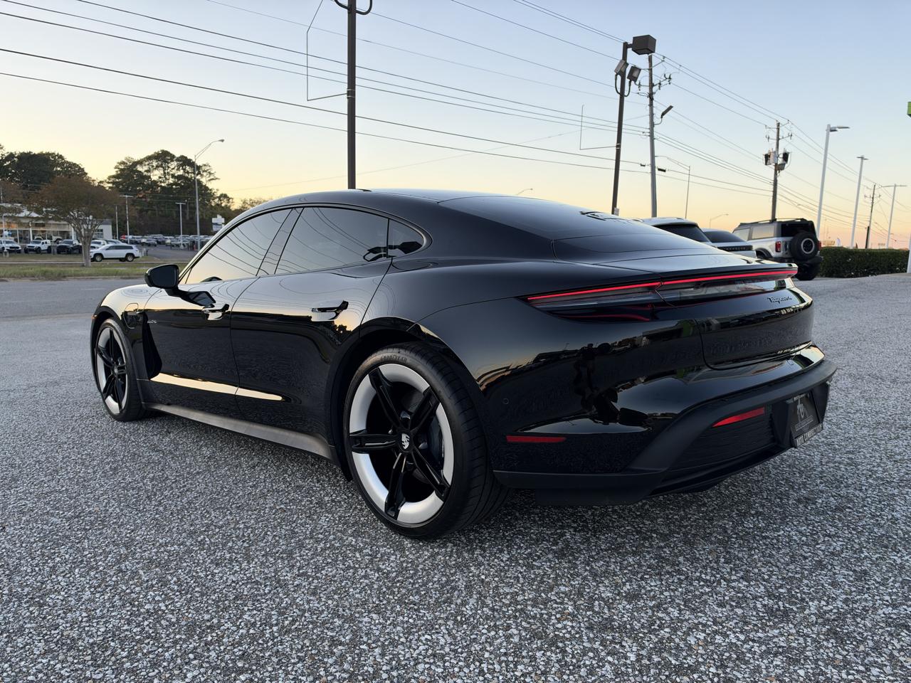 Porsche Taycan 4 AWD 2025