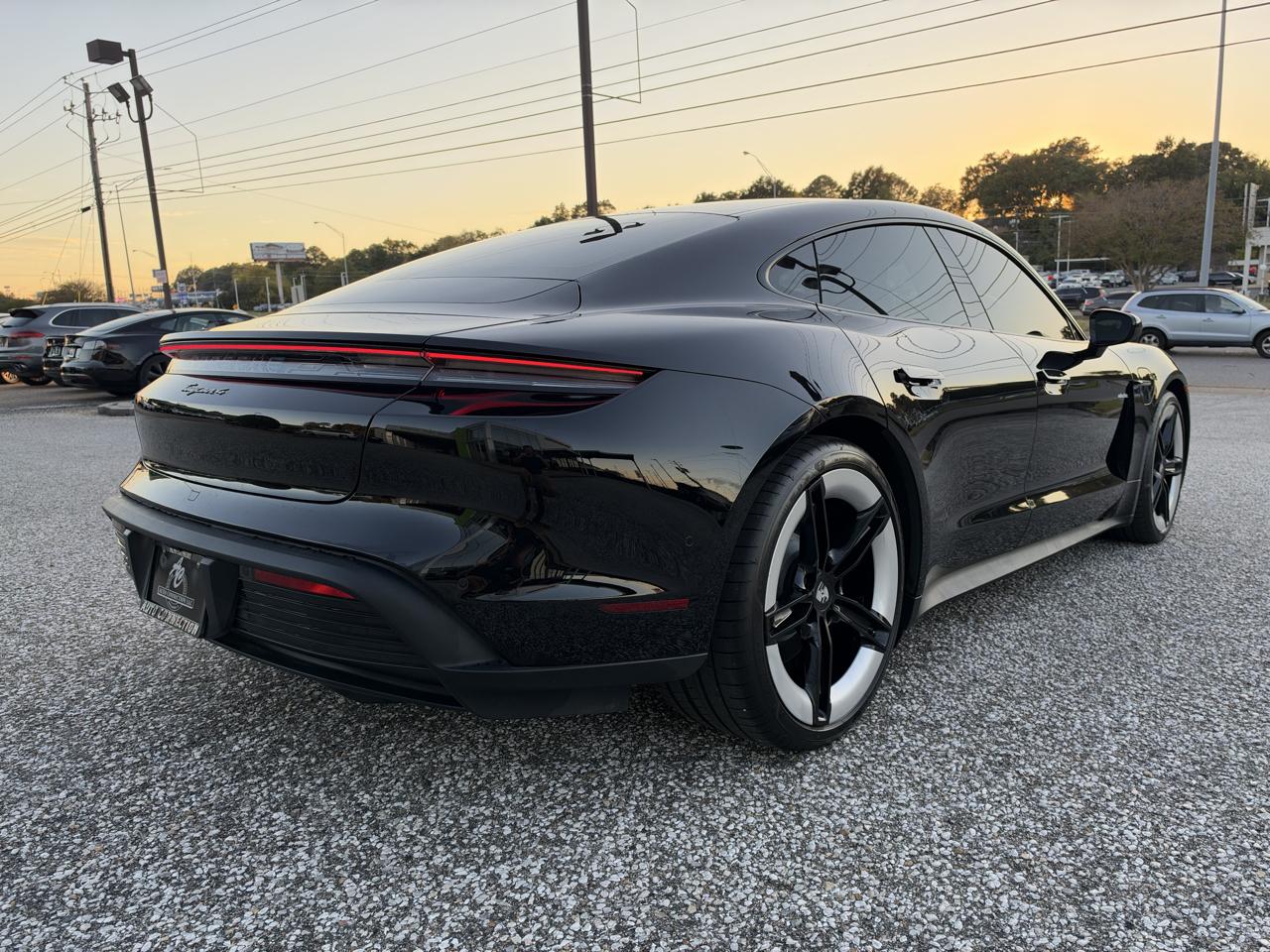 Porsche Taycan 4 AWD 2025