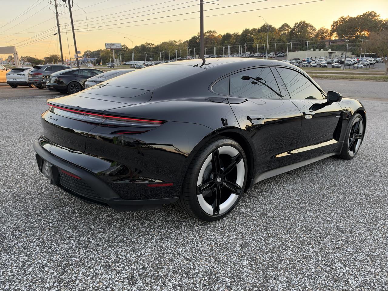 Porsche Taycan 4 AWD 2025